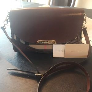 Burberry Cross body Handbag-Perfect condition